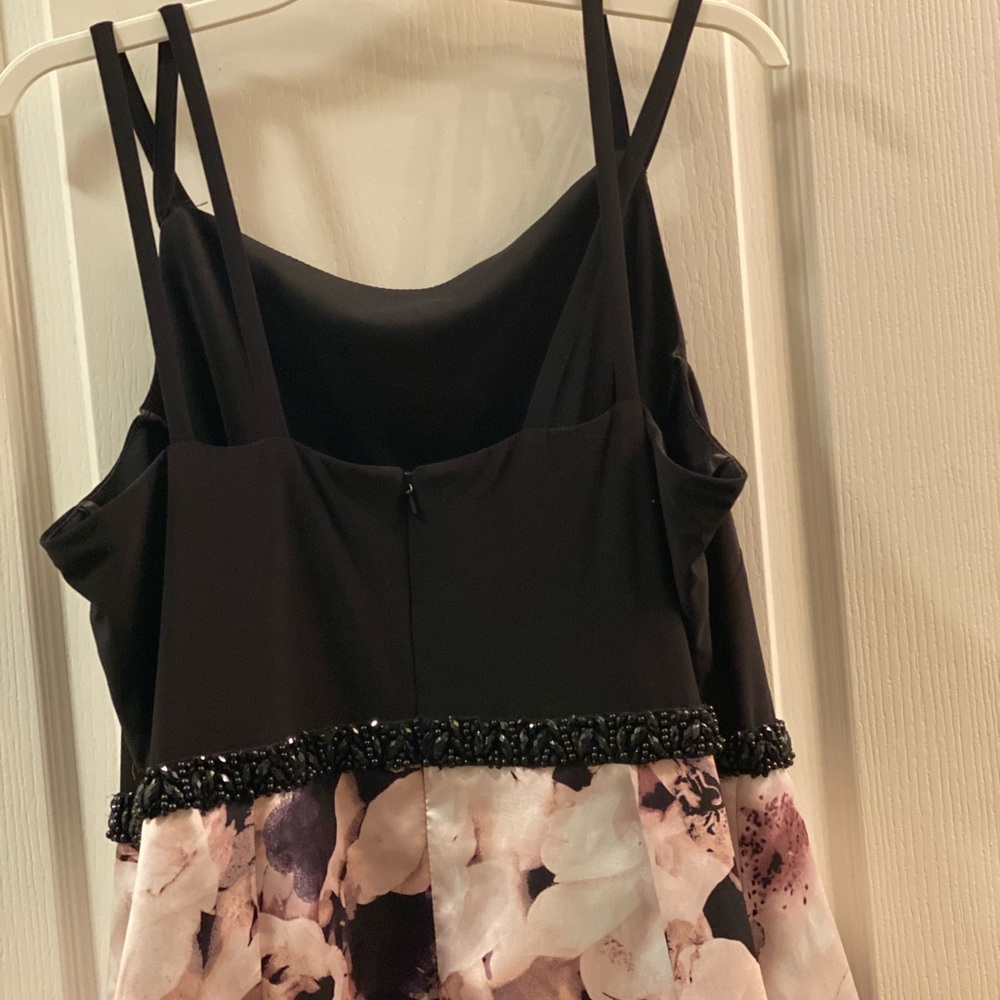 COPY - Floor length dress with pockets.
